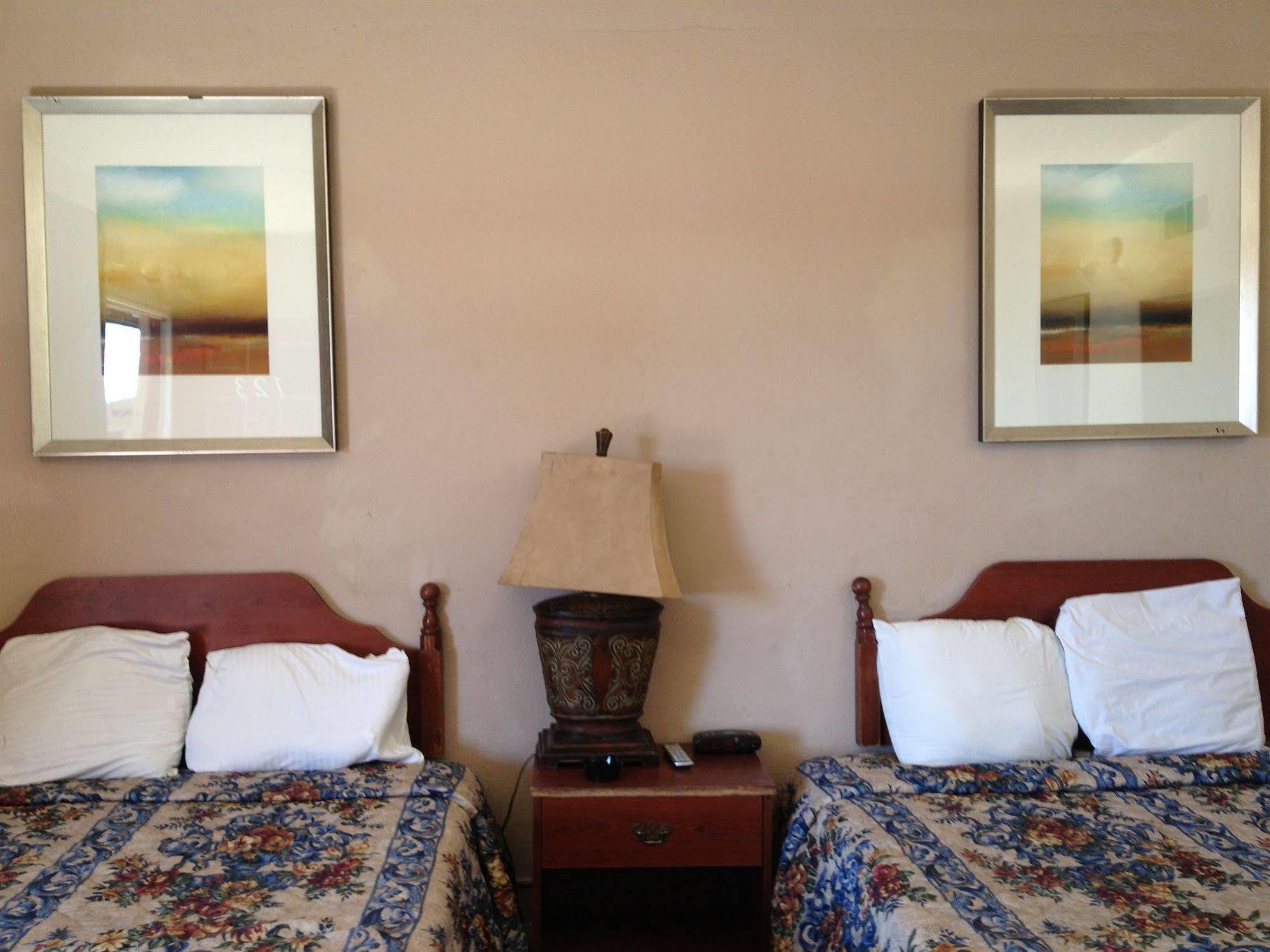 Desert Hills Motel