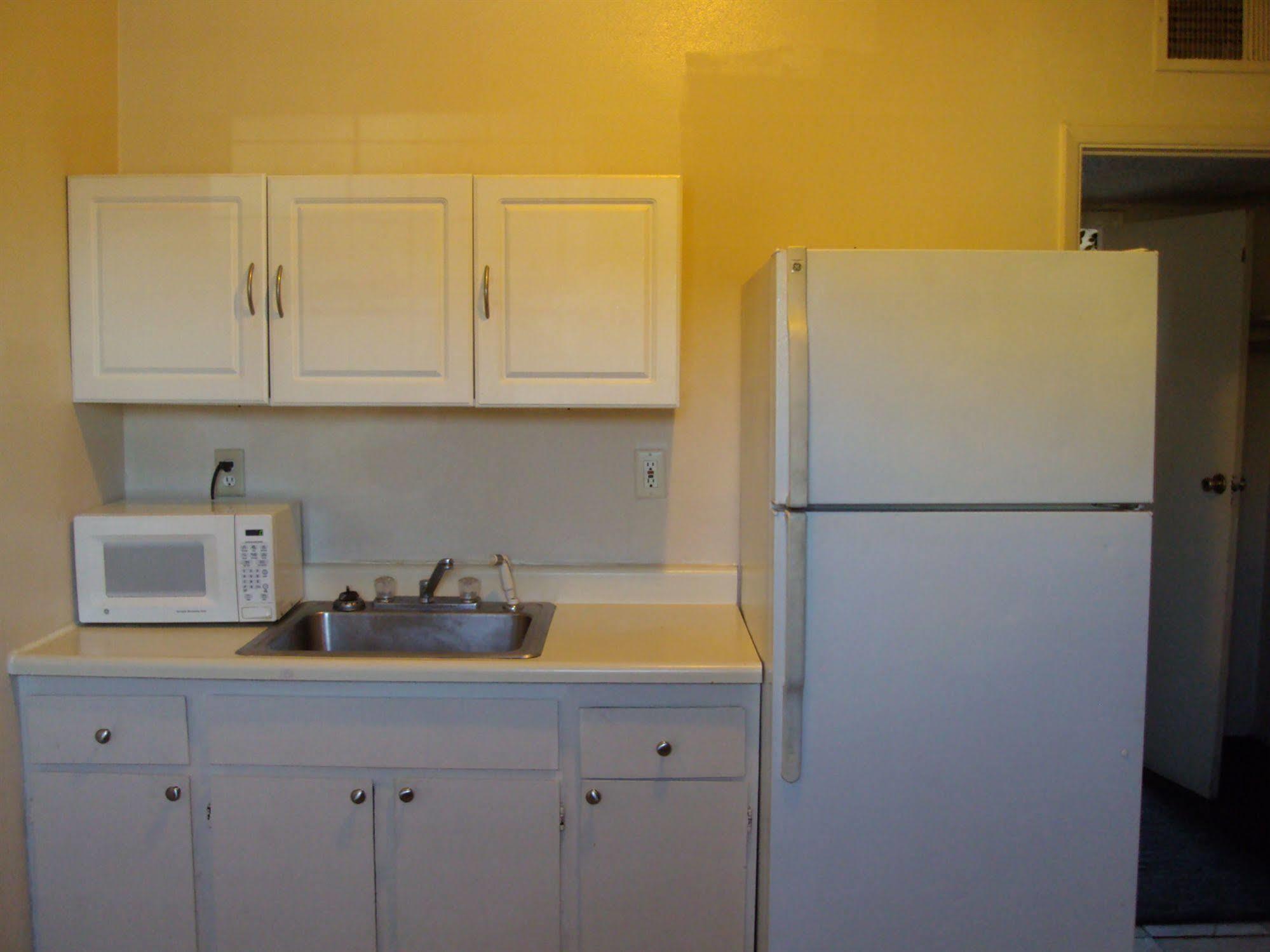 Desert Hills Motel 2*