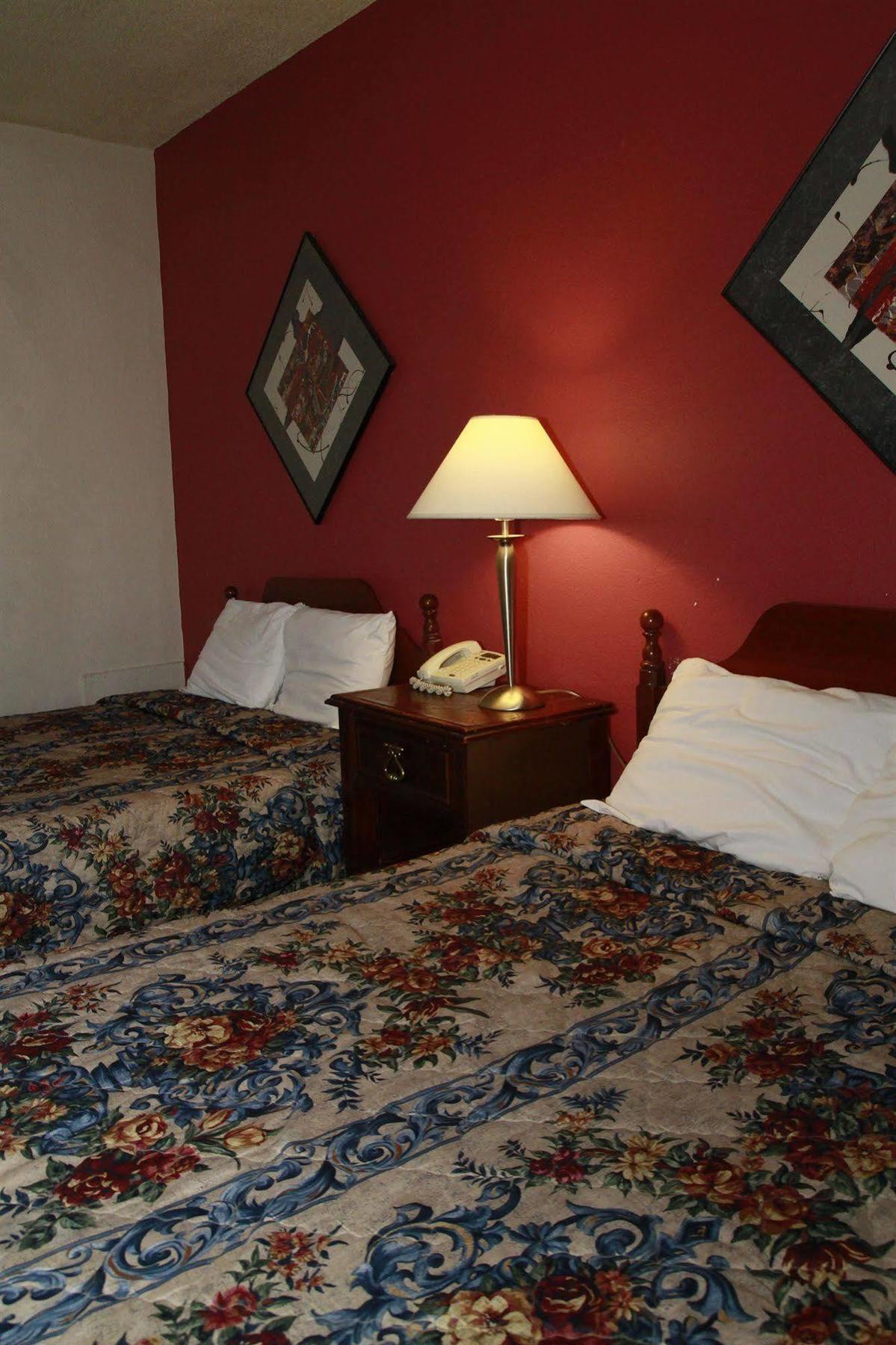 Desert Hills Motel 2*