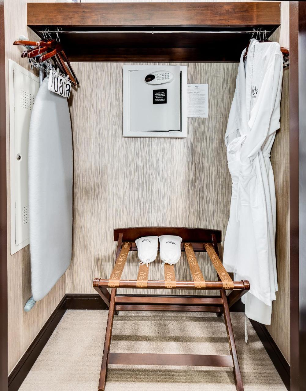 Jet Luxury At The Vdara Apartahotel Las Vegas