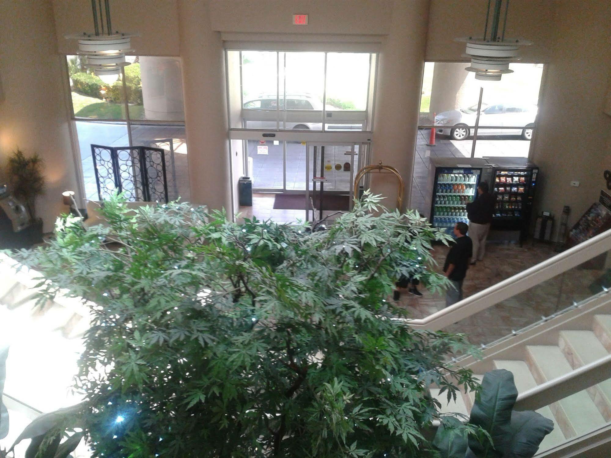 Ramada Vegas Hotel 3*
