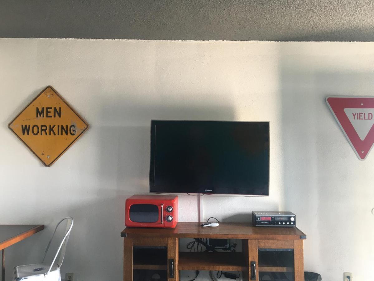 Desert Hills Motel