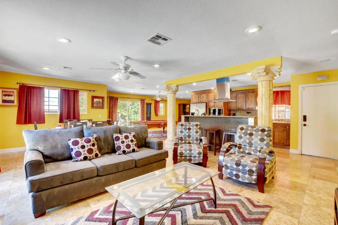 Holiday home Vegas Elegance! Pool Table & Sparkling Pool! Las Vegas