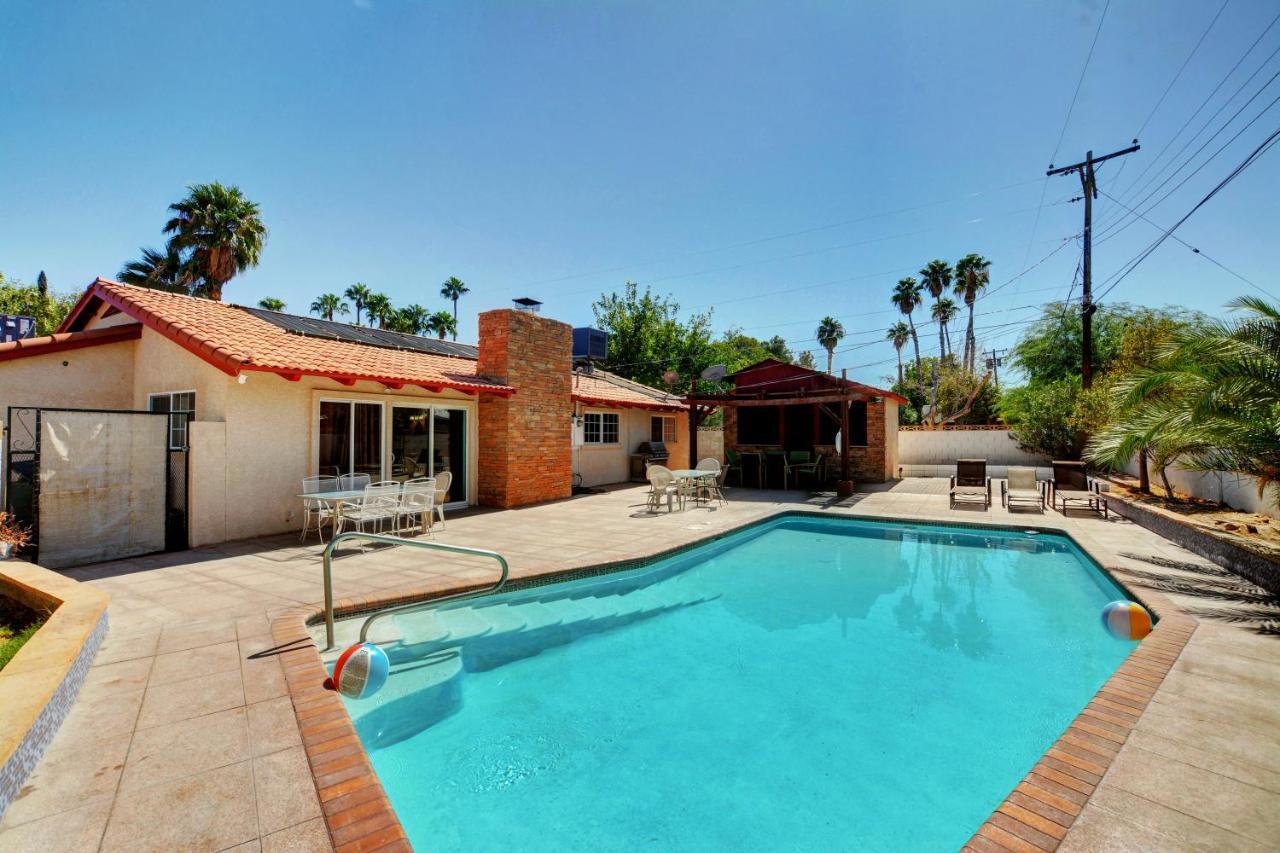 Holiday home Vegas Elegance! Pool Table & Sparkling Pool! Las Vegas