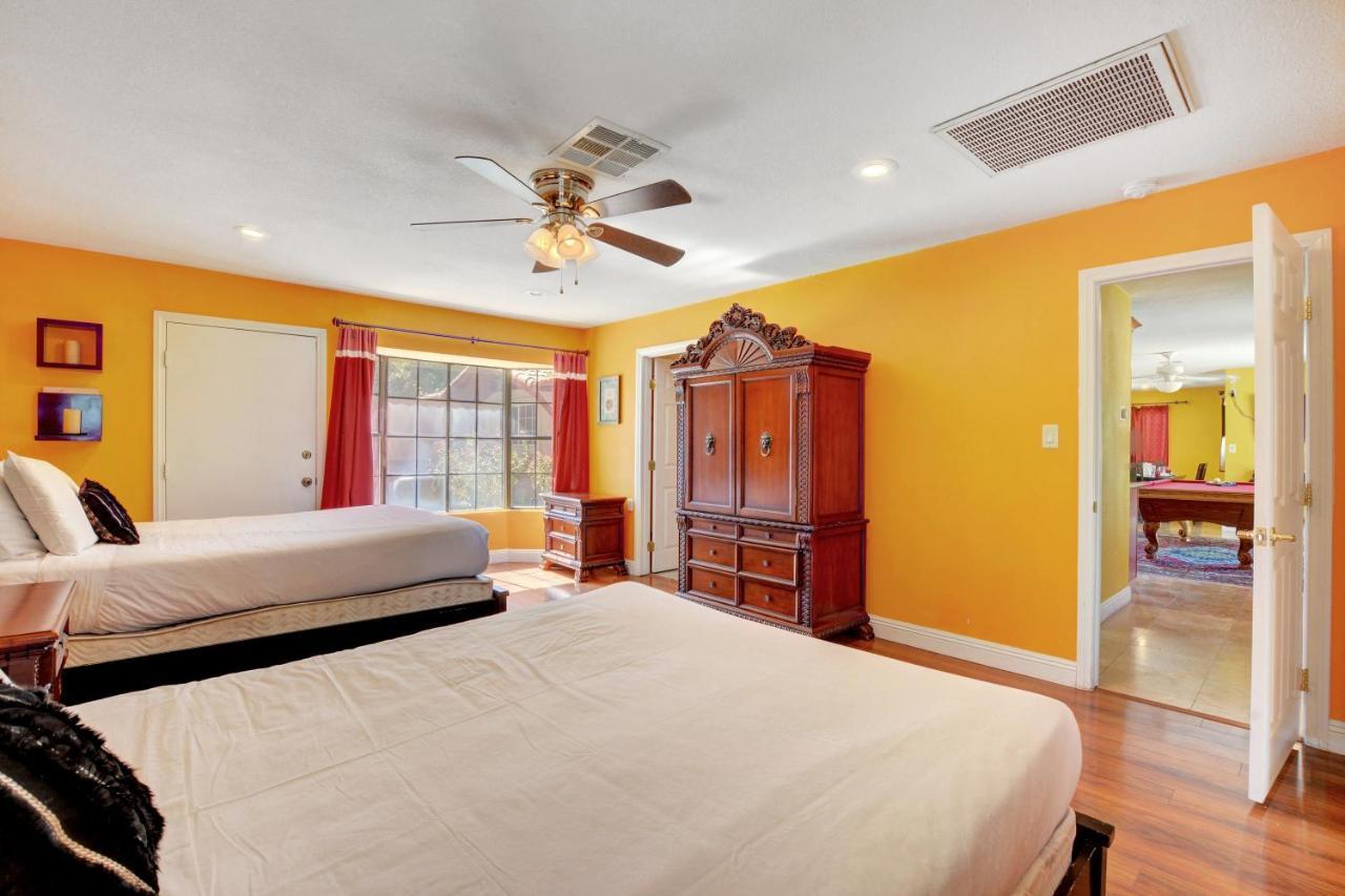 Vegas Elegance! Pool Table & Sparkling Pool! Holiday home