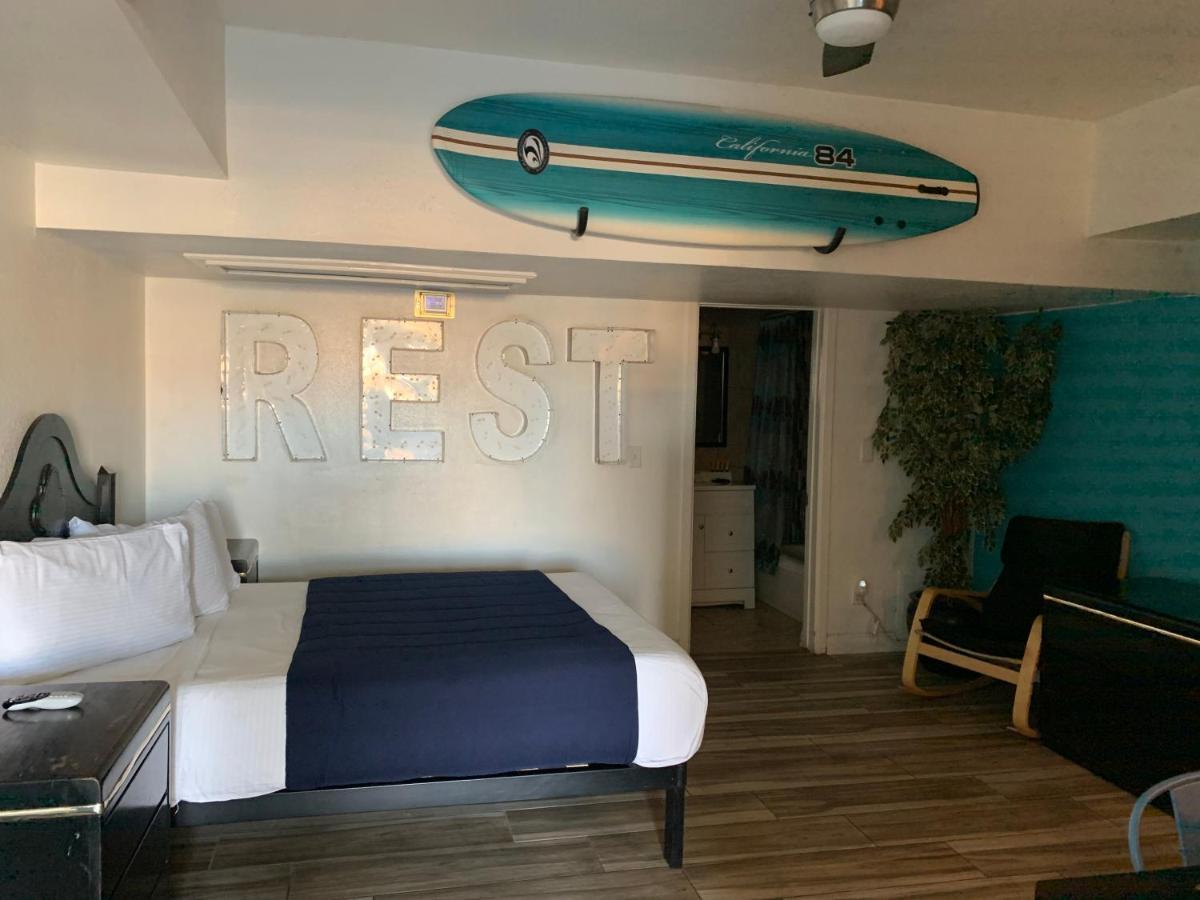 Desert Hills Motel 2*