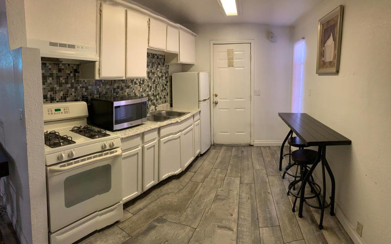 Desert Hills Motel 2*