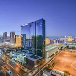 Two-Bedroom Conjoined Studio Suite W/Balcony & Strip View At Signature