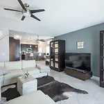 Modern Home! Pool & Jacuzzi