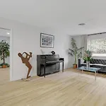 Resort Style 4 Bedroom House With Pool Minutes From Strip