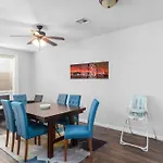 Beautiful Home In Southwest Area Mountains Edge!