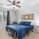 Beautiful Home In Southwest Area Mountains Edge!