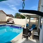 Amazing Pool And Jaccuzi 3 Bedroom In Heart Of Lv