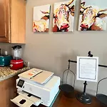 Amazing Pool And Jaccuzi 3 Bedroom In Heart Of Lv
