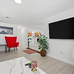 5 Mins To Las Vegas Strip, Casinos, Conventions, F1, Free Fast Wifi, 5 Roku Tvs, Massage Chair