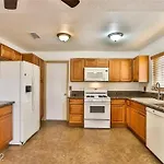 Centrally Located Spacious Vacation Hom 13 M Strip