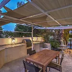 GREENS, A Luxury Las Vegas Pool Villa