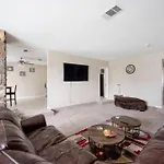 Pool 4 Bedroom 2 Bath Close To Strip