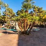 Stylish, Cozy 2Br,2Ba Condo Near Rio, Vegas Luxury