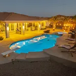 3400 Sqft House W/40Ft Heated Pool/Spa- Strip View