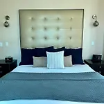 Luxe 702 Mgm Signature With Balcony