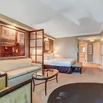 Mgm Signature-15-611 Strip View Jacuzzi Studio