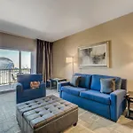 Ultimate Las Vegas Getaway One Bedroom Suite With Balcony, Kitchen, Gym, Pool & Free Parking