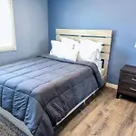 Spacious 4-Bed Family Retreat Wifi & Parking