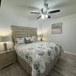 Stylish Apartment Near The Strip !!!