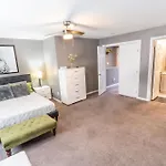Spacious 2-Bedroom Townhouse With Pool & Private Patio In Central Las Vegas