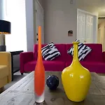 Pet-Friendly, Vibrant Oasis - Colorful Retreat Near Summerlin