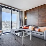 Stunning Escape Top Floor Strip-View Studio 31316