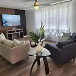 Stylish 4Br Oasis - Luxe Backyard Bbq