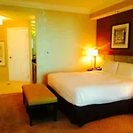 888 Deluxe Suite At Signature Condo Hotel