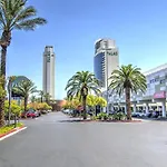 Luxury Suites At Palms Place