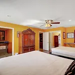 Las Vegas Elegance! Pool Table & Sparkling Pool! Home