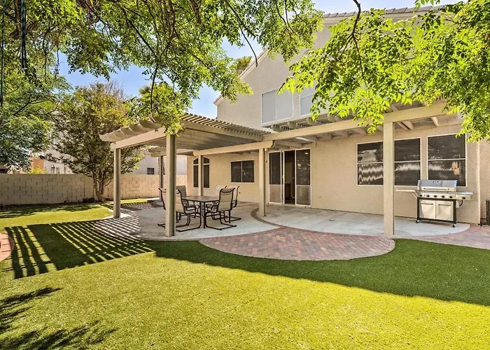 A Beautiful House With Hot Tub, Grill & Games!