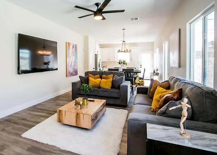 New 2022 Home, 10Min From Strip, Modern