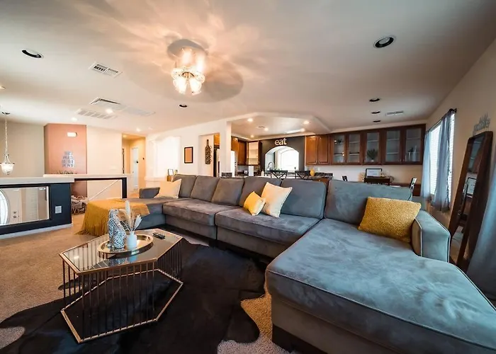 Stunning 4 Bedroom House With Hot Tub By Lv Strip