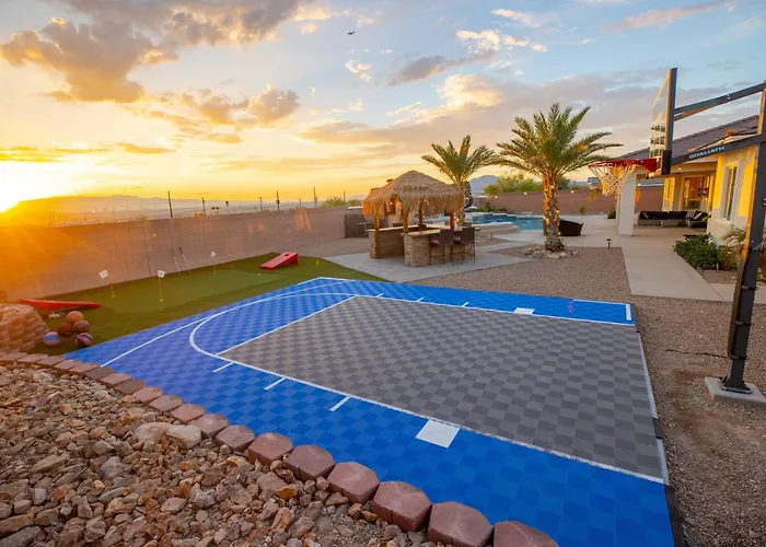 3400 Sqft House W/40Ft Heated Pool/Spa- Strip View