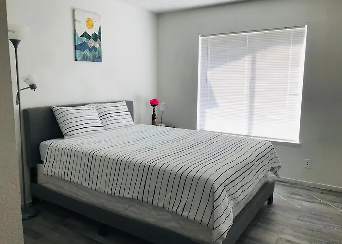 Super 1 Bedroom, Share Bathroom, Kitchen -1