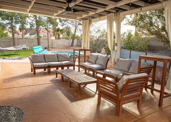 Comfy Expansive Home - Near The Strip - Heated Pool