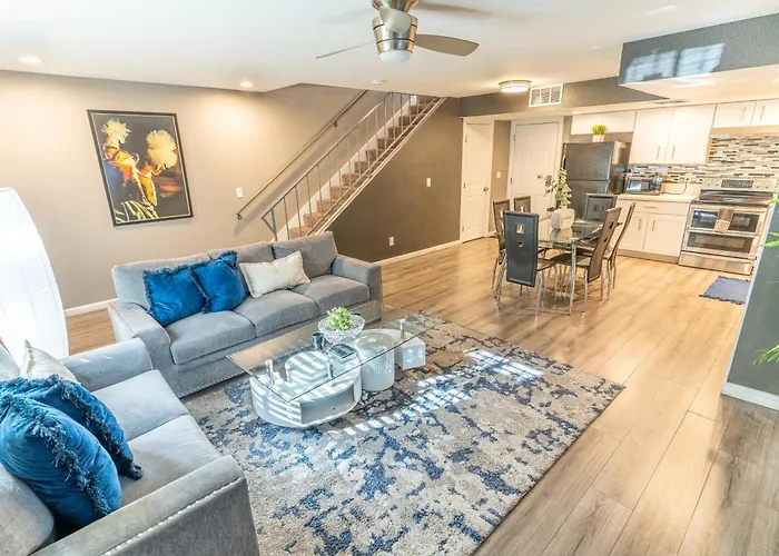 Spacious 2-Bedroom Townhouse With Pool & Private Patio In Central Las Vegas