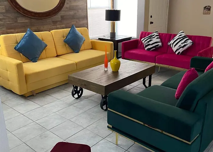 Pet-Friendly, Vibrant Oasis - Colorful Retreat Near Summerlin