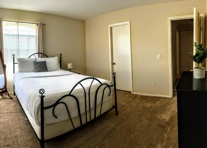 Extended Stay 3 Bedrooms Cozy Townhouse Living