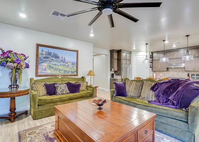 Gorgeous Henderson Home With Patio And Yard!
