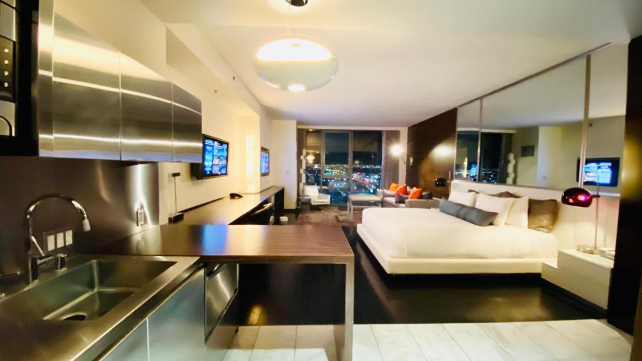 Palms Studio * No Fees * Free Valet Сasa de vacaciones