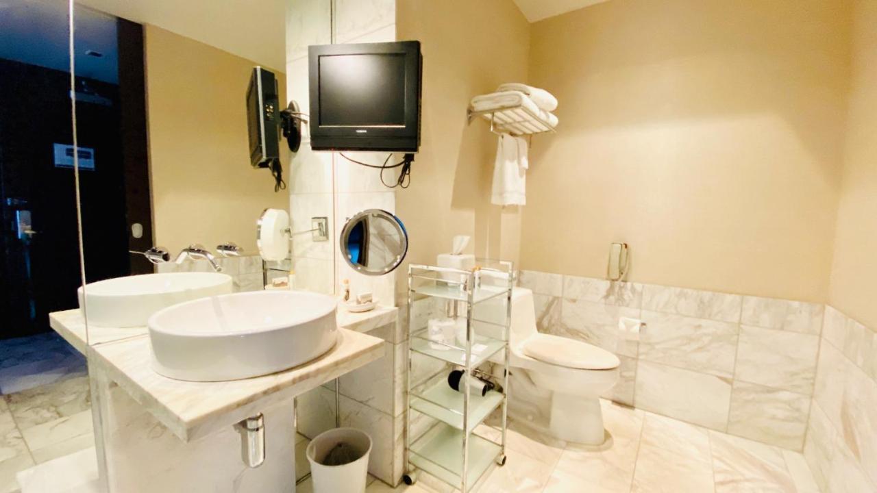 Palms Studio * No Fees * Free Valet Сasa de vacaciones *