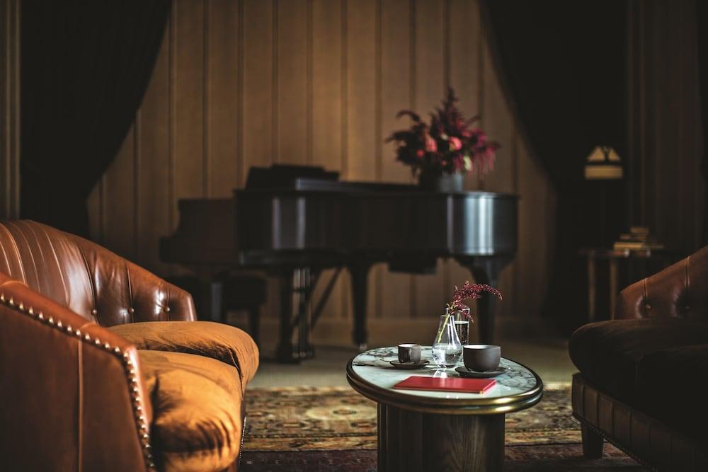 Nomad Vegas Hotel