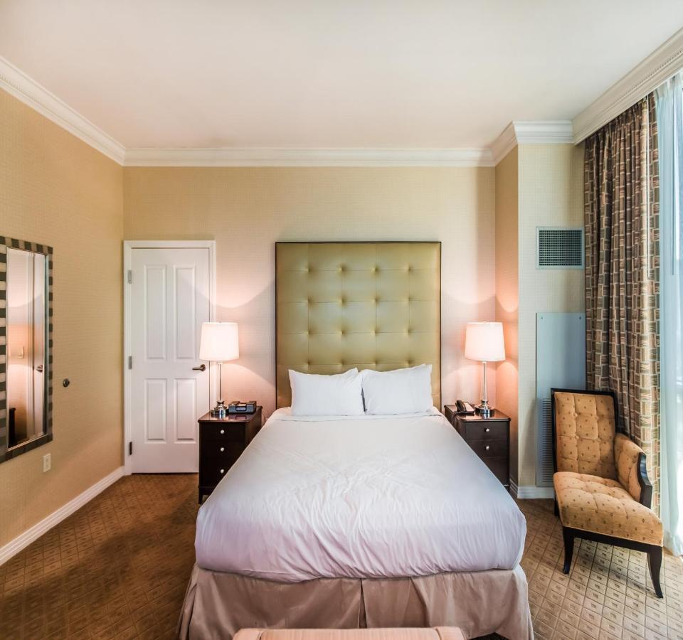 1br Penthouse-stripview-free Parkin-no Fees Apartamento